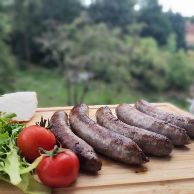 Gegrillte Bratwürste vom hofeigenen Rind